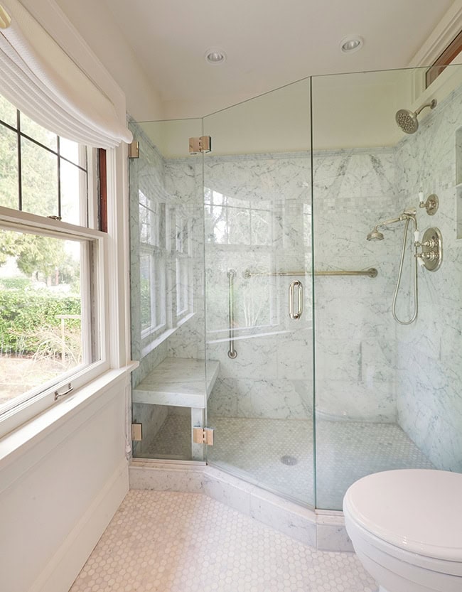 Walk-In vs. Step-In Showers - Garrety Glass