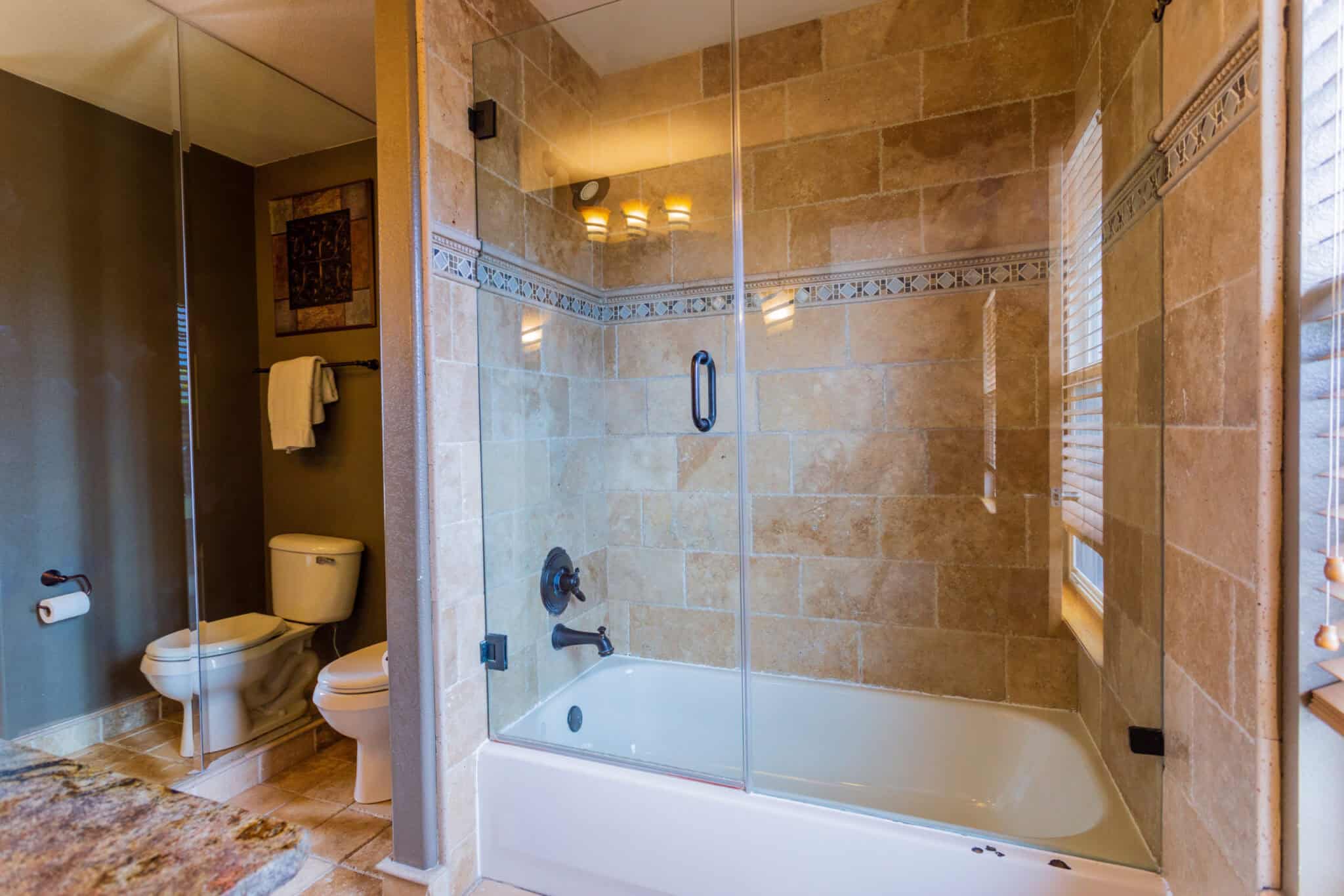 8 Bathtub and Shower Combo Ideas